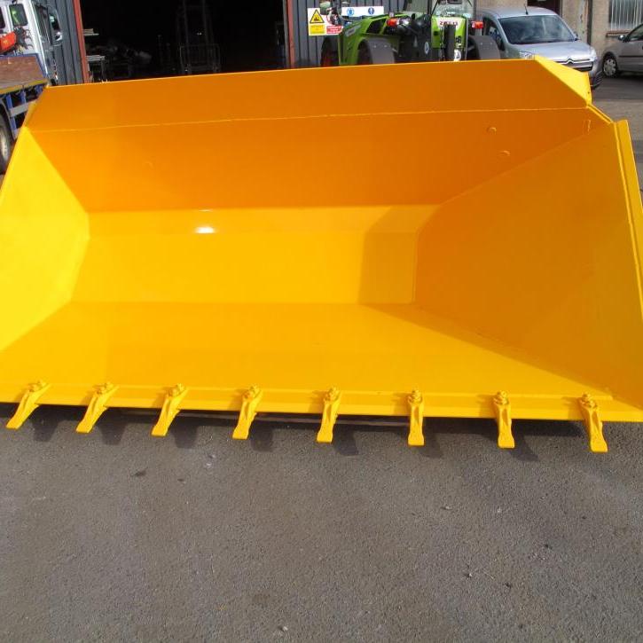 8ft wide Side Tipping Bucket with bucket teeth and pin and cone